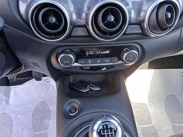 Nissan Juke 1.0 DIG-T 114 Mt N-Connecta