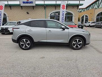 Nissan Qashqai 1.3 MHEV 140 N-Connecta-KM. 31.470 Grigio