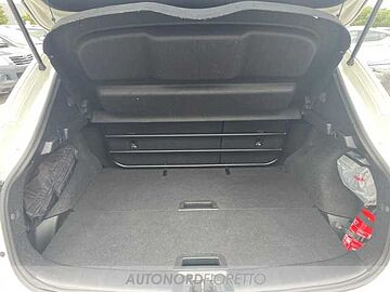 Nissan Qashqai 1.6 dci tekna 2wd 130cv xtronic Autocarro Autocarro BIANCO