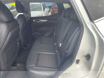 Nissan Qashqai 1.6 dci tekna 2wd 130cv xtronic Autocarro Autocarro BIANCO
