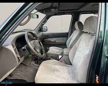 Nissan Patrol GR II 1998 Patrol GR SW 3.0 td-di Luxury FL green