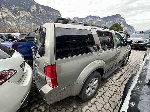 Nissan Pathfinder 2.5 LE Auto 2625L775K9