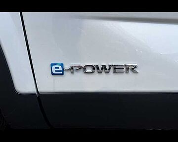 Nissan Qashqai Qashqai e-Power 90th Anniversary white