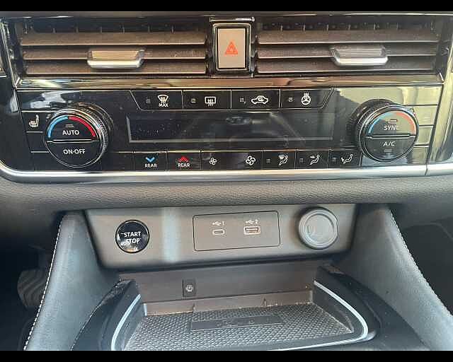 Nissan X-Trail IV 2022 X-Trail 1.5 e-power Tekna e-4orce 4wd auto